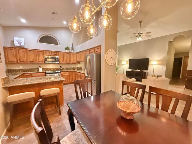 208 E SOUTH FORK Drive, Phoenix, AZ 85048