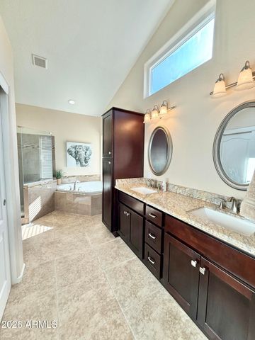 208 E SOUTH FORK Drive, Phoenix, AZ 85048