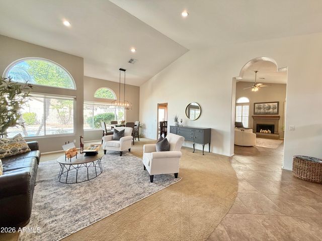 208 E SOUTH FORK Drive, Phoenix, AZ 85048