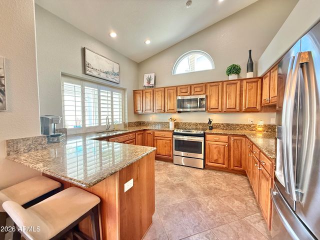 208 E SOUTH FORK Drive, Phoenix, AZ 85048