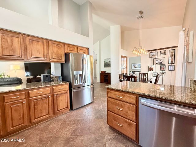 208 E SOUTH FORK Drive, Phoenix, AZ 85048