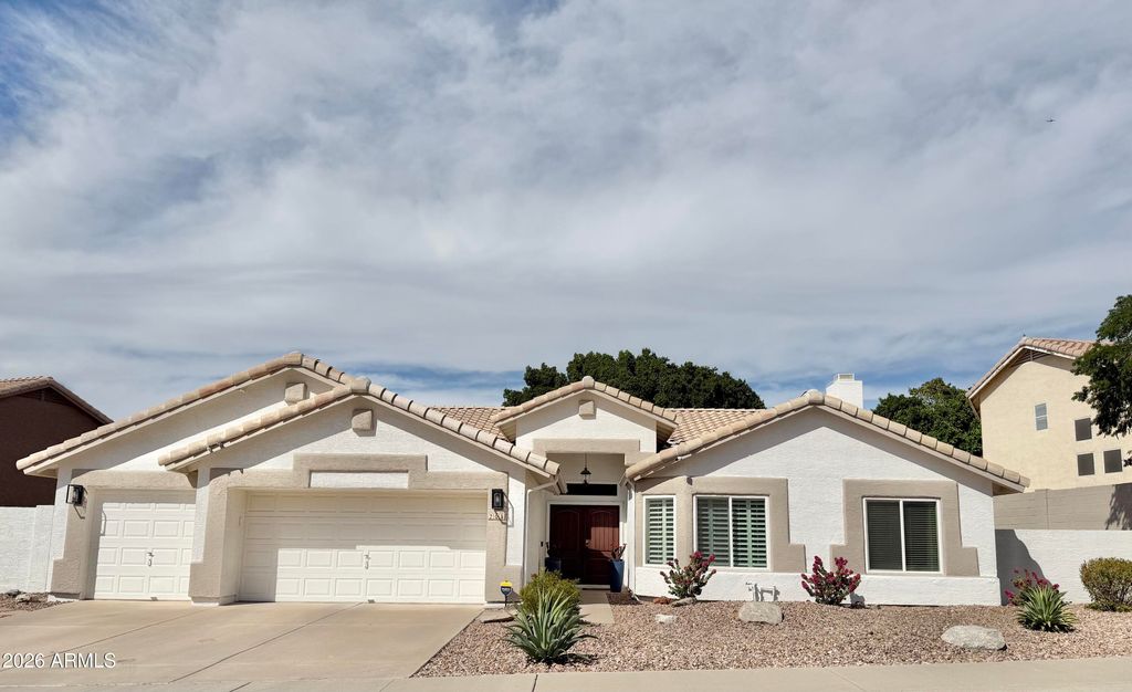 208 E SOUTH FORK Drive, Phoenix, AZ 85048