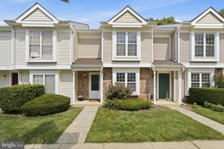 31 ESSEX SQ, Sterling, VA 20164