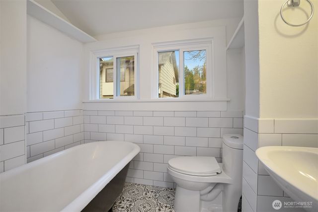 3443 21st Avenue W, Seattle, WA 98199