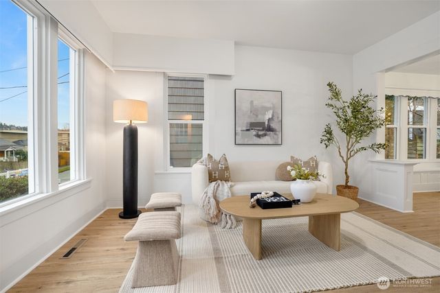 3443 21st Avenue W, Seattle, WA 98199