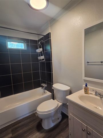 2740 Burlington, Dallas, TX 75211