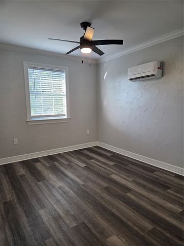 2740 Burlington, Dallas, TX 75211