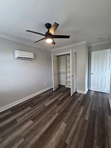 2740 Burlington, Dallas, TX 75211