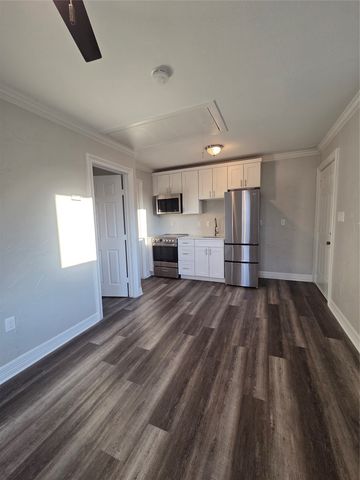 2740 Burlington, Dallas, TX 75211