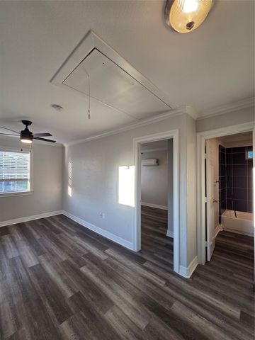 2740 Burlington, Dallas, TX 75211