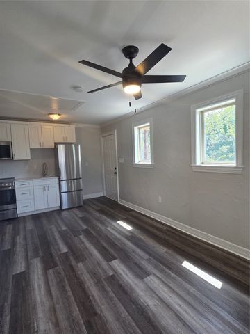 2740 Burlington, Dallas, TX 75211