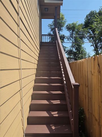 2740 Burlington, Dallas, TX 75211
