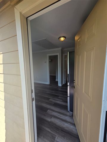 2740 Burlington, Dallas, TX 75211