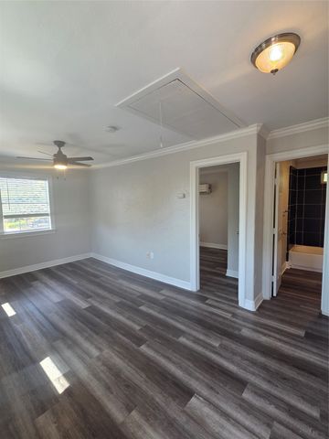 2740 Burlington, Dallas, TX 75211