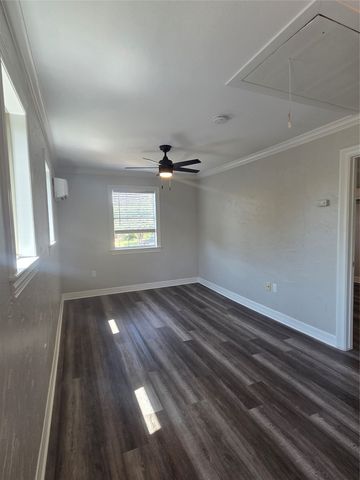 2740 Burlington, Dallas, TX 75211
