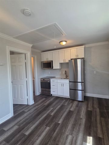 2740 Burlington, Dallas, TX 75211
