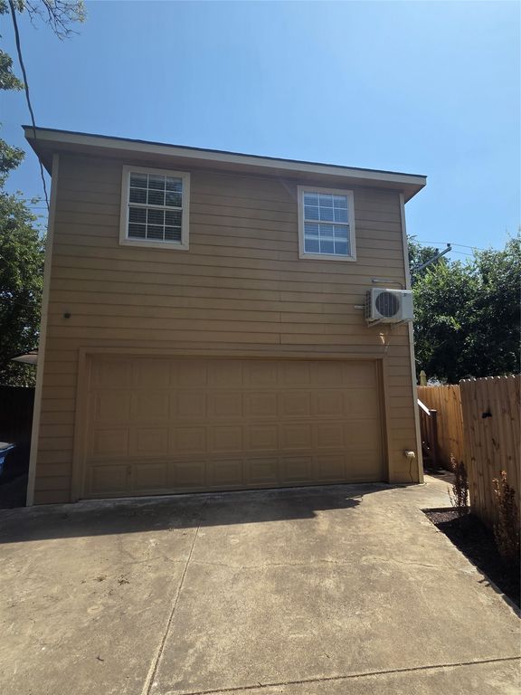 2740 Burlington, Dallas, TX 75211