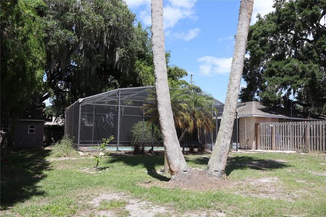 1413 ORANGE AVENUE, Tavares, FL 32778