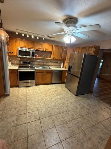 1413 ORANGE AVENUE, Tavares, FL 32778