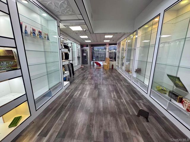 156-09 Northern Blvd, Flushing, NY 11358