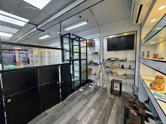 156-09 Northern Blvd, Flushing, NY 11358