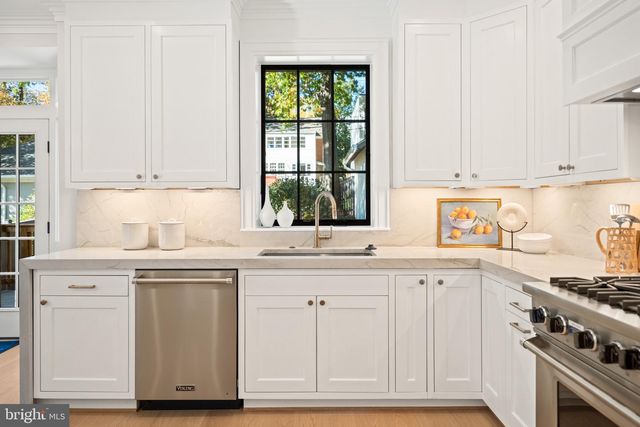 2602 36TH PL NW, Washington, DC 20007