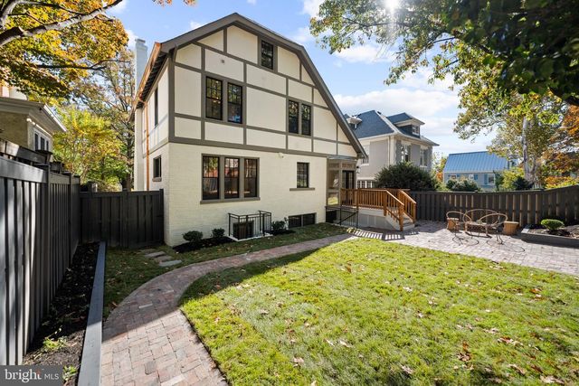 2602 36TH PL NW, Washington, DC 20007