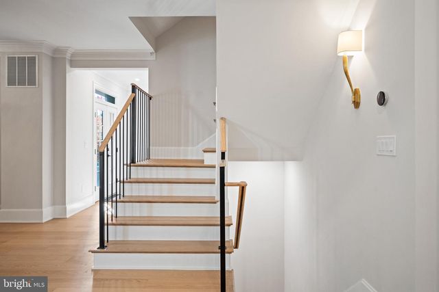 2602 36TH PL NW, Washington, DC 20007