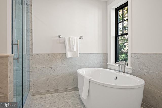 2602 36TH PL NW, Washington, DC 20007