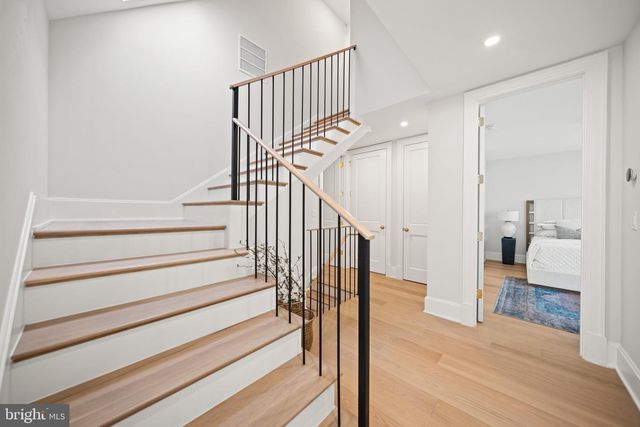 2602 36TH PL NW, Washington, DC 20007