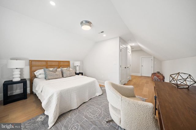 2602 36TH PL NW, Washington, DC 20007