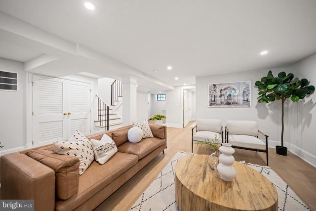 2602 36TH PL NW, Washington, DC 20007