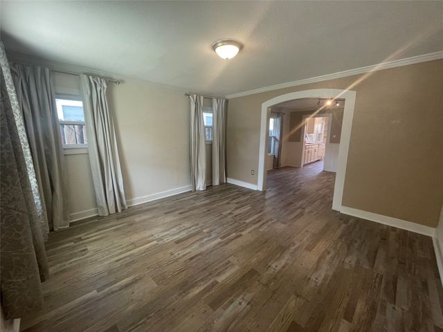 3320 W 5th Street, Fort Worth, TX 76107