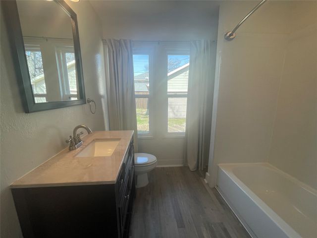 3320 W 5th Street, Fort Worth, TX 76107