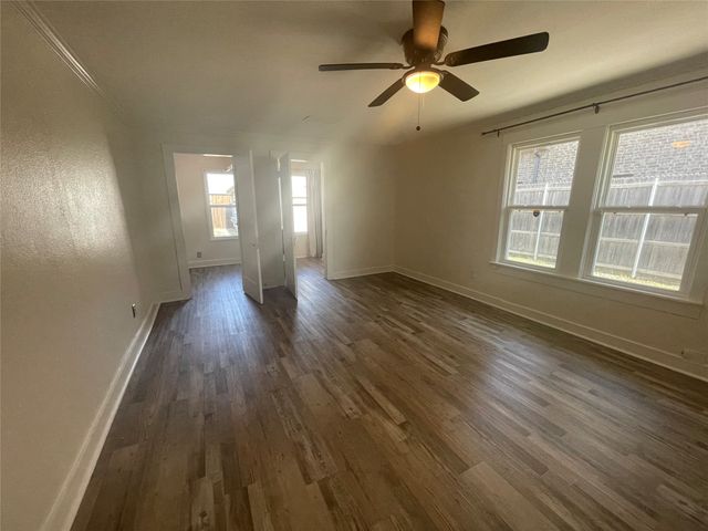 3320 W 5th Street, Fort Worth, TX 76107