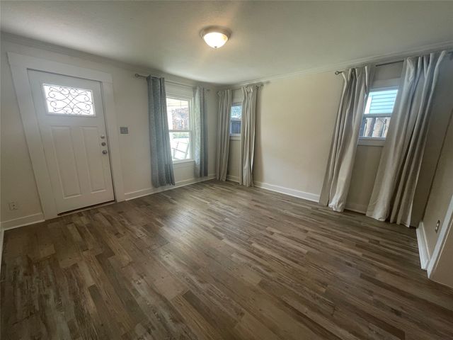 3320 W 5th Street, Fort Worth, TX 76107