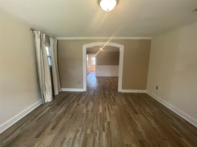 3320 W 5th Street, Fort Worth, TX 76107