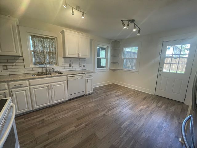 3320 W 5th Street, Fort Worth, TX 76107