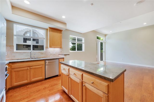 2125 S Bentley Ave 101, Los Angeles, CA 90025