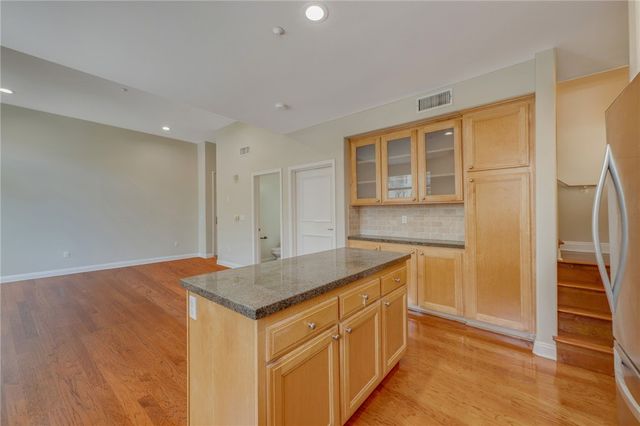 2125 S Bentley Ave 101, Los Angeles, CA 90025