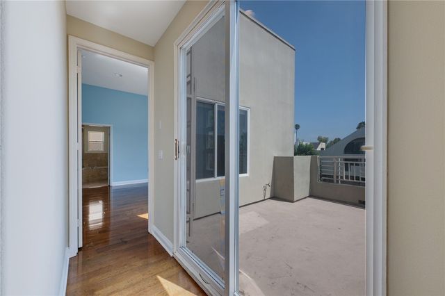 2125 S Bentley Ave 101, Los Angeles, CA 90025