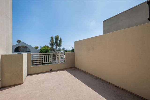 2125 S Bentley Ave 101, Los Angeles, CA 90025