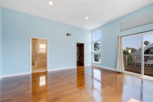 2125 S Bentley Ave 101, Los Angeles, CA 90025