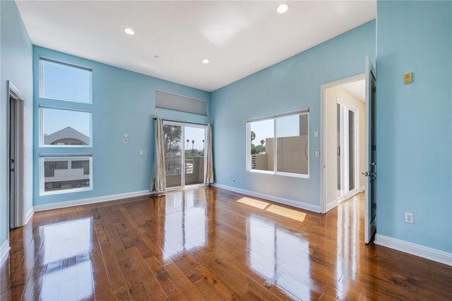 2125 S Bentley Ave 101, Los Angeles, CA 90025