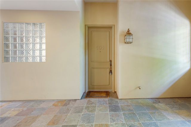 2125 S Bentley Ave 101, Los Angeles, CA 90025