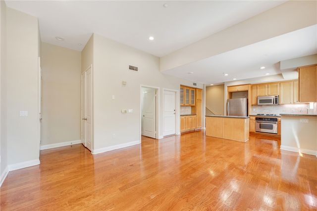 2125 S Bentley Ave 101, Los Angeles, CA 90025