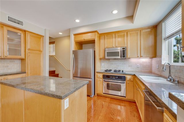 2125 S Bentley Ave 101, Los Angeles, CA 90025