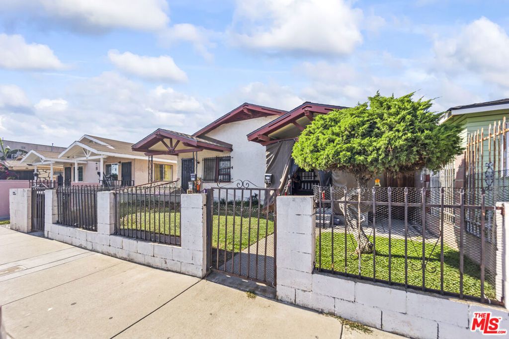 Image 1 of property listing at 1253 E 76th Place, Los Angeles, CA 90001