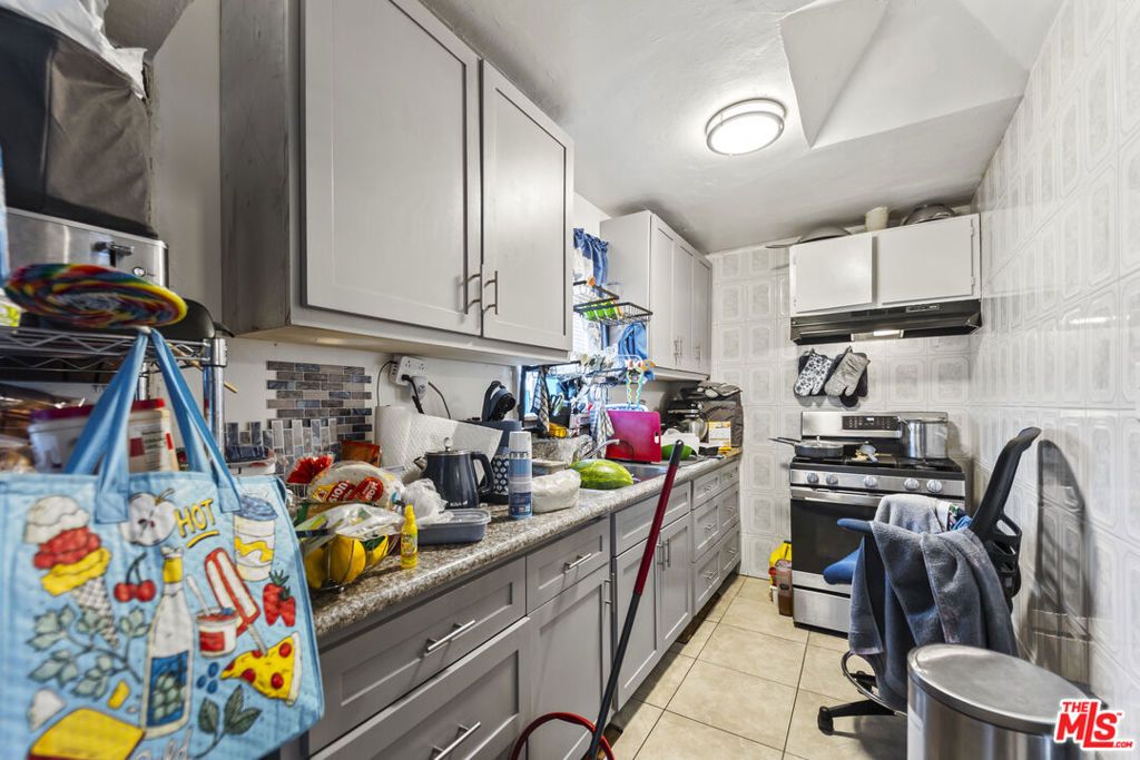 Image 19 of property listing at 1253 E 76th Place, Los Angeles, CA 90001