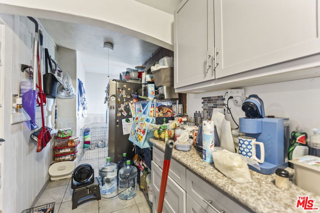 Image 20 of property listing at 1253 E 76th Place, Los Angeles, CA 90001